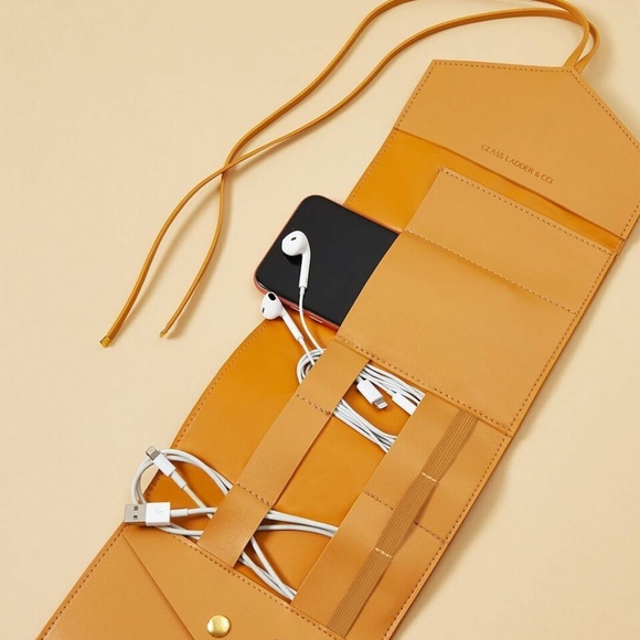 Glass Ladder & Co. Katherine Tech Organizer (BNWOT) - Picture 5 of 5